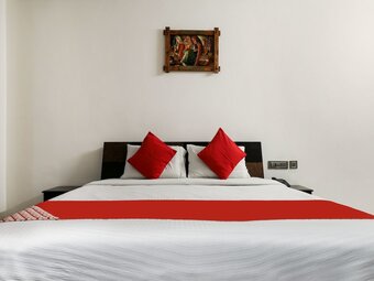 Oyo 986 Hotel Akhand Homes