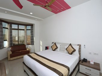 Capital O 10970 Hotel Krishna Palace