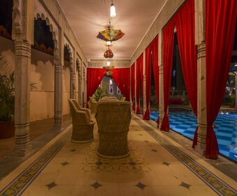 Hotel Castle Narela Lake Resort