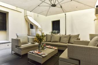 Pantheon View From Terrace Apartment