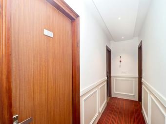 Oyo 16082 Hotel Imperial Corner