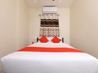 Hotel Oyo 14735 Nakshatra Grand