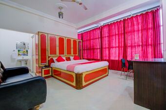 Oyo 13490 Hotel Aniket