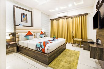 Fabhotel Royal Palace