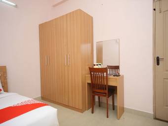 Hotel Oyo 15517 Kms House