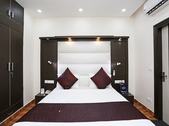 Hotel Oyo 14389 Diplomat Suites
