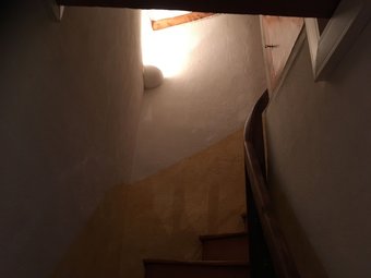 Entre L'eglise Et La Place