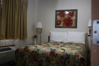 Hotel Red Carpet Inn & Suites