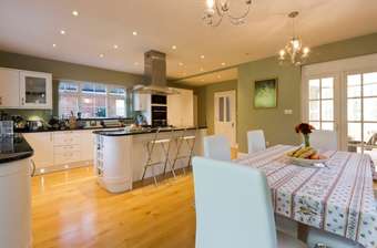 Hotel Leafy Suburban Bed & Breakfast