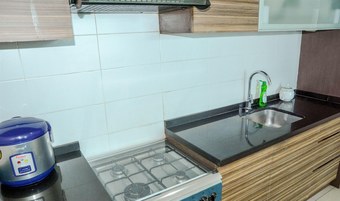 Spacious Hampton's Park Apartment With Working Space