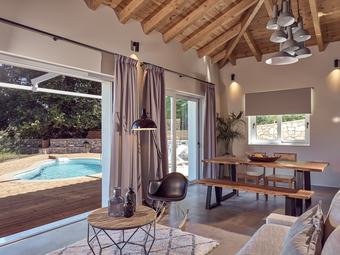 Chris & Jo Villas - Near Zakynthos Port