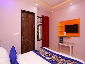 Oyo 14822 Hotel The Capitol