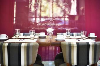 Aparthotel El Portal Suites