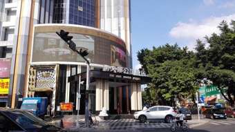 The Luxe Manor Hotel