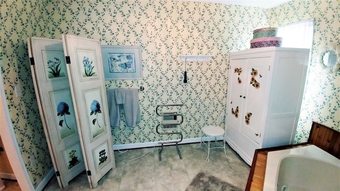 Cabana White_fence_english_ivy_cottage