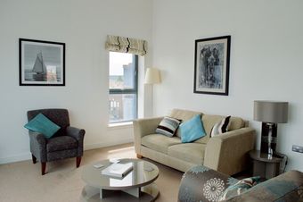 Apartamentos 3 Bedroom Flat With 2 Balconies