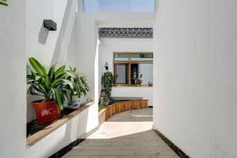 Gubei Water Town Revolution Hotel
