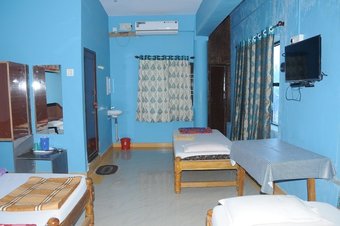 Hotel Sahana Palace