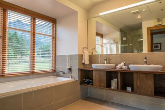 Posada Grasmere High Country Bed & Breakfast Lodge