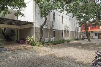 Hotel Reddoorz Plus Near Upn Veteran Jakarta