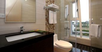 Li Chu Art Paternity B&B