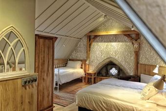 Hotel Lumely Fee Bunkhouse