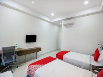 Hotel Oyo 13219 Sri Rama Excellency