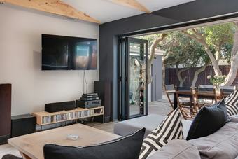 Long Beach Holiday House