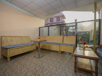 Oyo 271 Hotel Golden Three