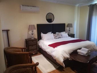 Bed & Breakfast The Moon And Sixpence Garden Guest House