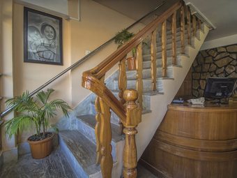 Hotel Oyo 23409 Lama Dhim