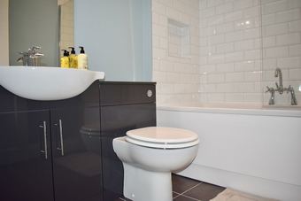 Modern 2 Bedroom Home Close To City Centre