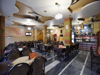 Oyo 26909 Hotel Paras