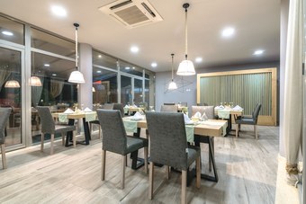 Hotel Karras Grande Resort