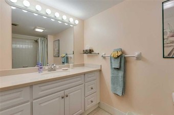 Bonita Beach 154e - One Bedroom Condo