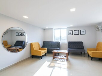 Hotel Oyo 26881 Silverkey Mahalakshmi Enclave