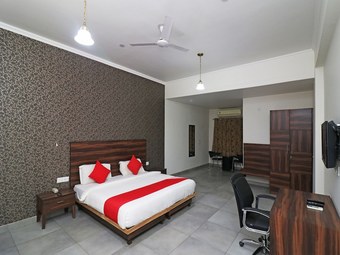 Oyo 2484 Hotel Silver Star