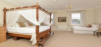 Golden Lion House - Historic Townhouse