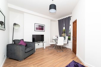 Klass Living - Cosy Apartment, Bellshill - Book Direct For Best Rates