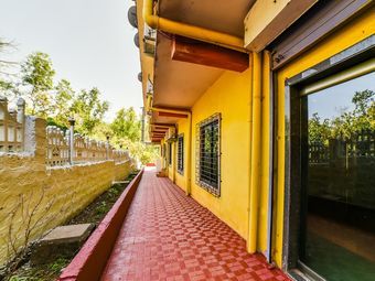 Oyo 28139 Hotel Empire