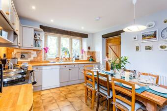 Traditional Cotswold Cottage With Stunning Garden