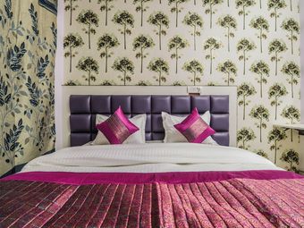 Oyo 15764 Hotel Akash Continental