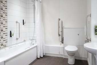 Newport Central Hotel