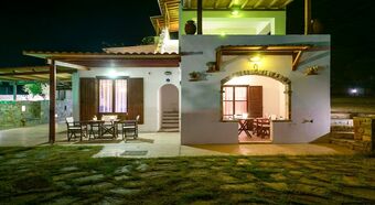 Apartamentos Theonis Villas