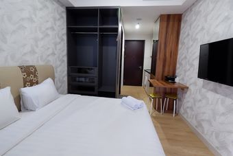 Comfortable Studio Puri Mansion Apartment