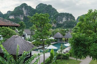 Hotel Aravinda Resort