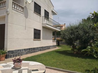 Villa Con Jard�n Piscina Y Cerca Playa