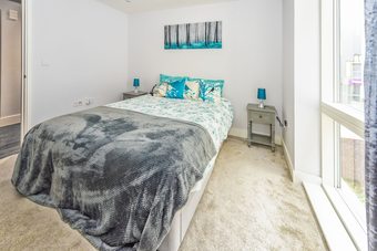 Luxury Bedford Riverside Apartment