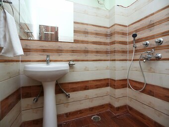 Oyo 30845 Hotel Welcome