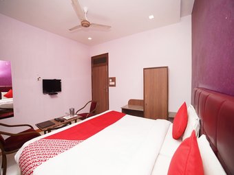 Oyo 7872 Amber Hotel